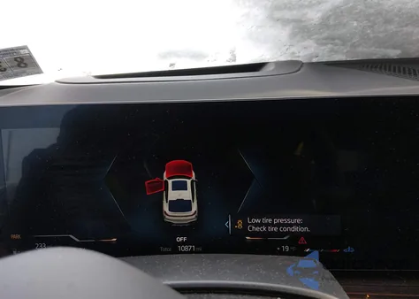 2026 BMW X6 xDrive40I z USA, uszkodzony, nr VIN 5UX33EX09T9161226